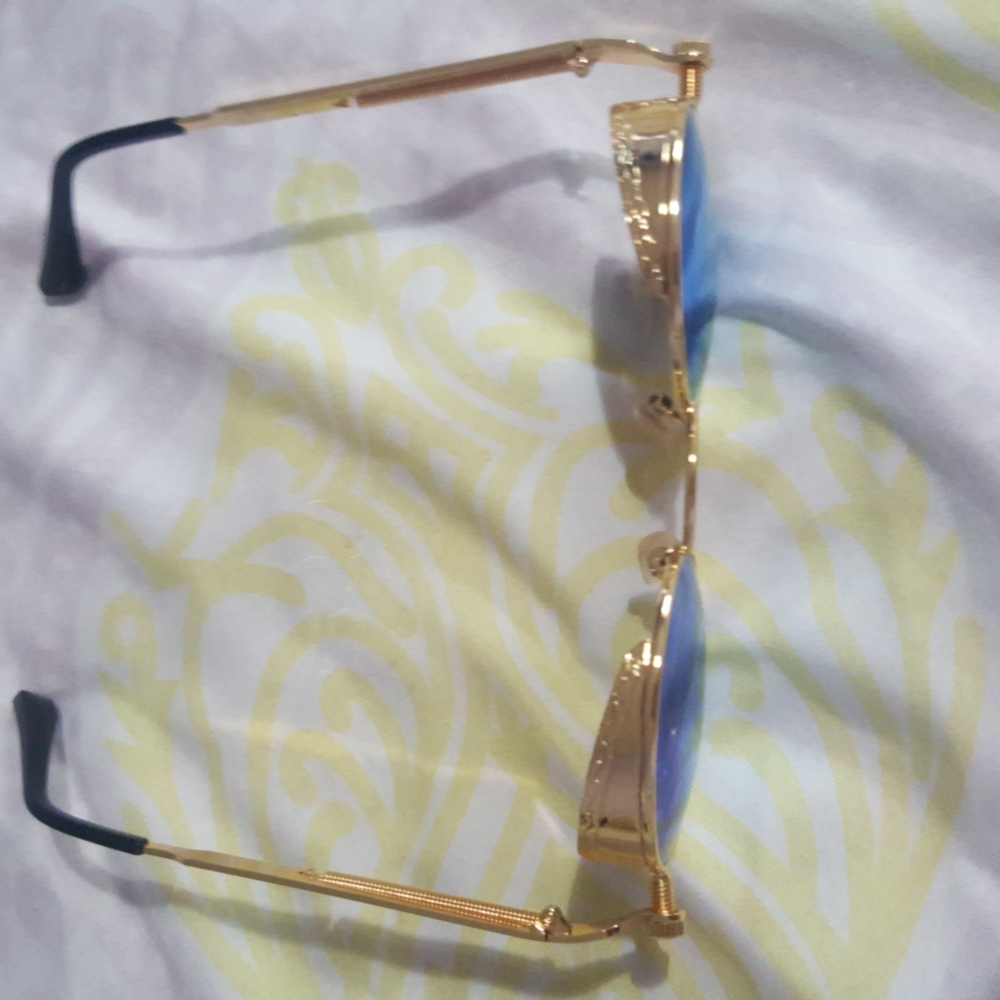 Sunglasses - Picture 8 of 11
